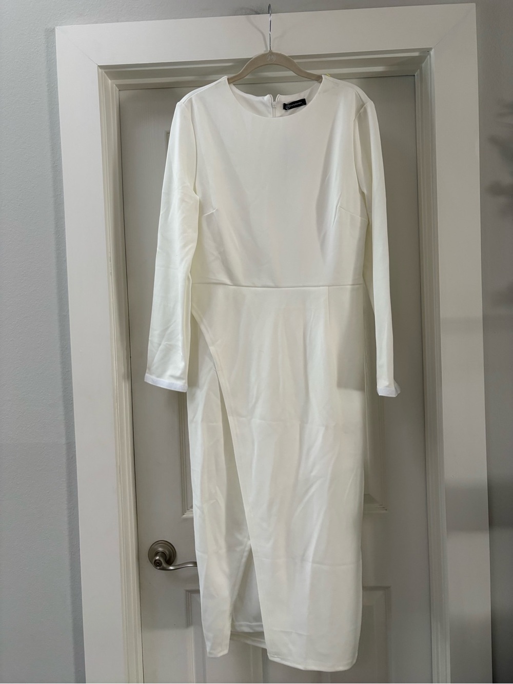 Elegant White Long-Sleeve Midi Dress